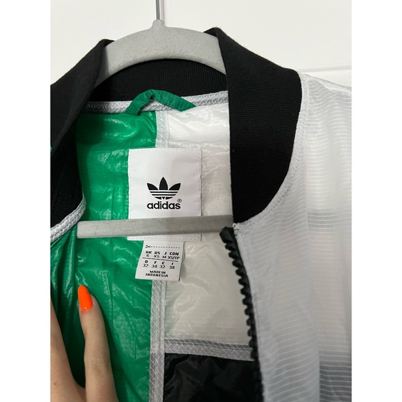 Vintage Adidas Windbreaker. Size XS. Only worn once. - Picture 6 of 7